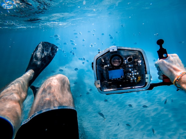 snorkeler-using-underwater-camera